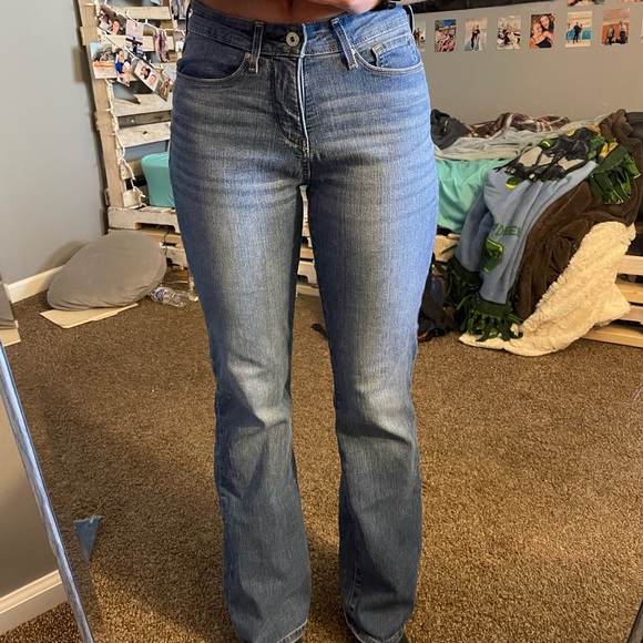 Levi’s size 28! “Totally Shaping Boot Cut” - Picture 2 of 5